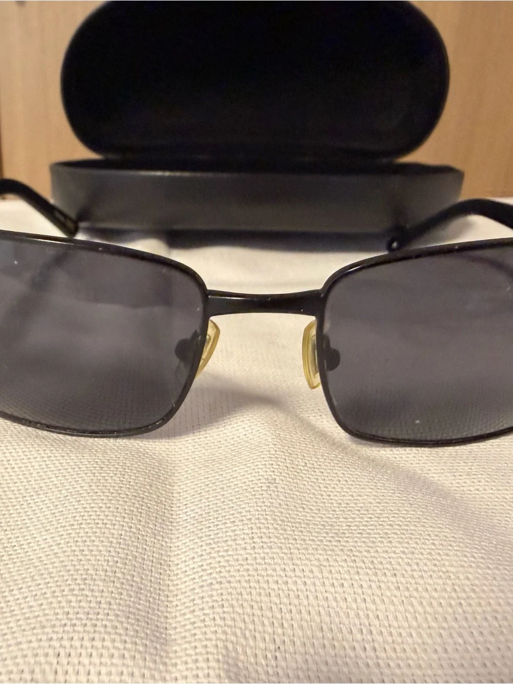 Fossil Black Polarized Sunglasses - Sleek Temple Branding